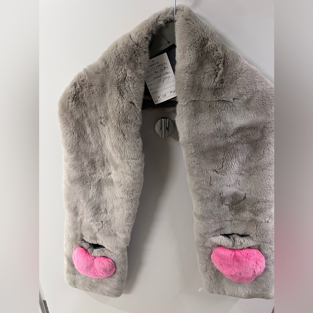Woman’s Rex Rabbit pocket stole!